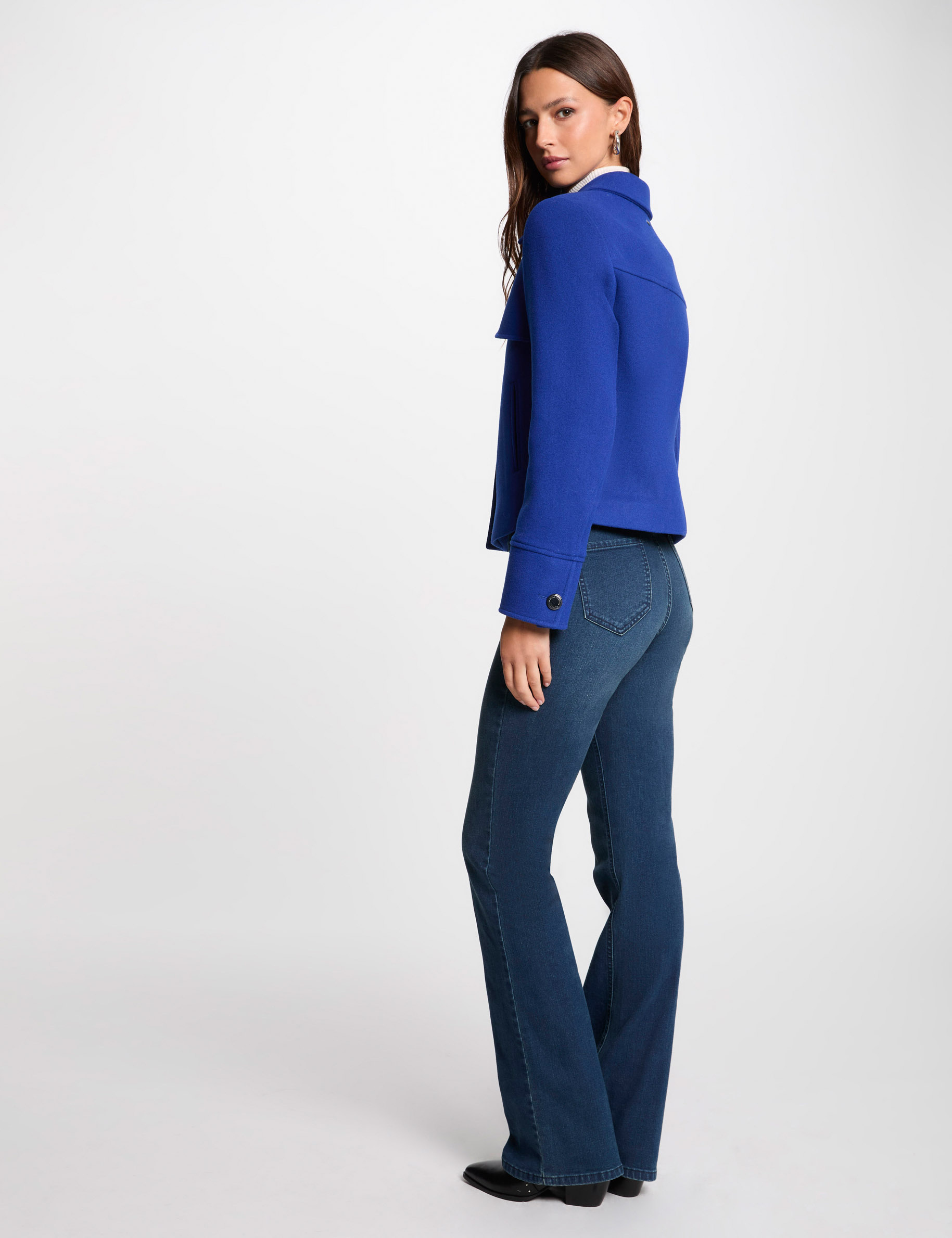 Manteau court boutonné bleu femme