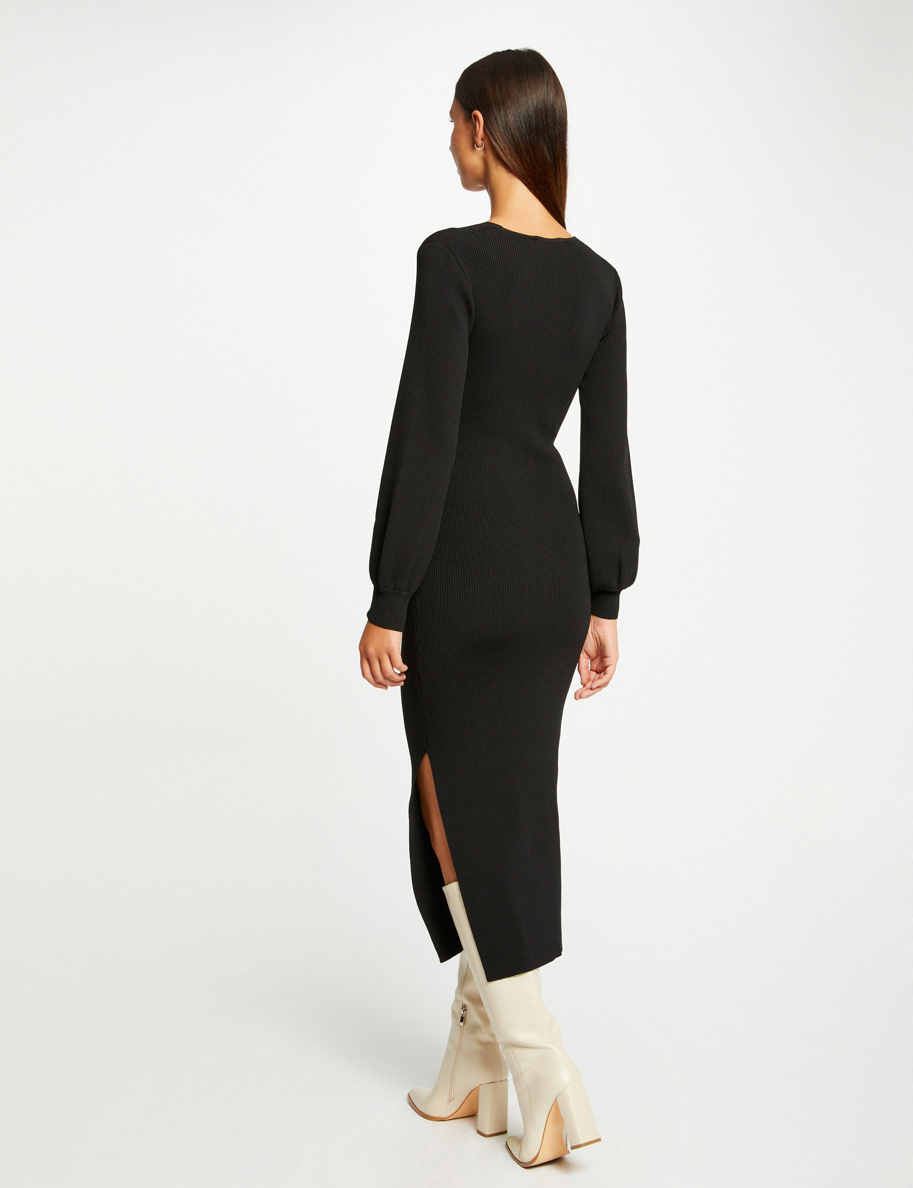 Robe pull longue ajustée à ornement noir femme