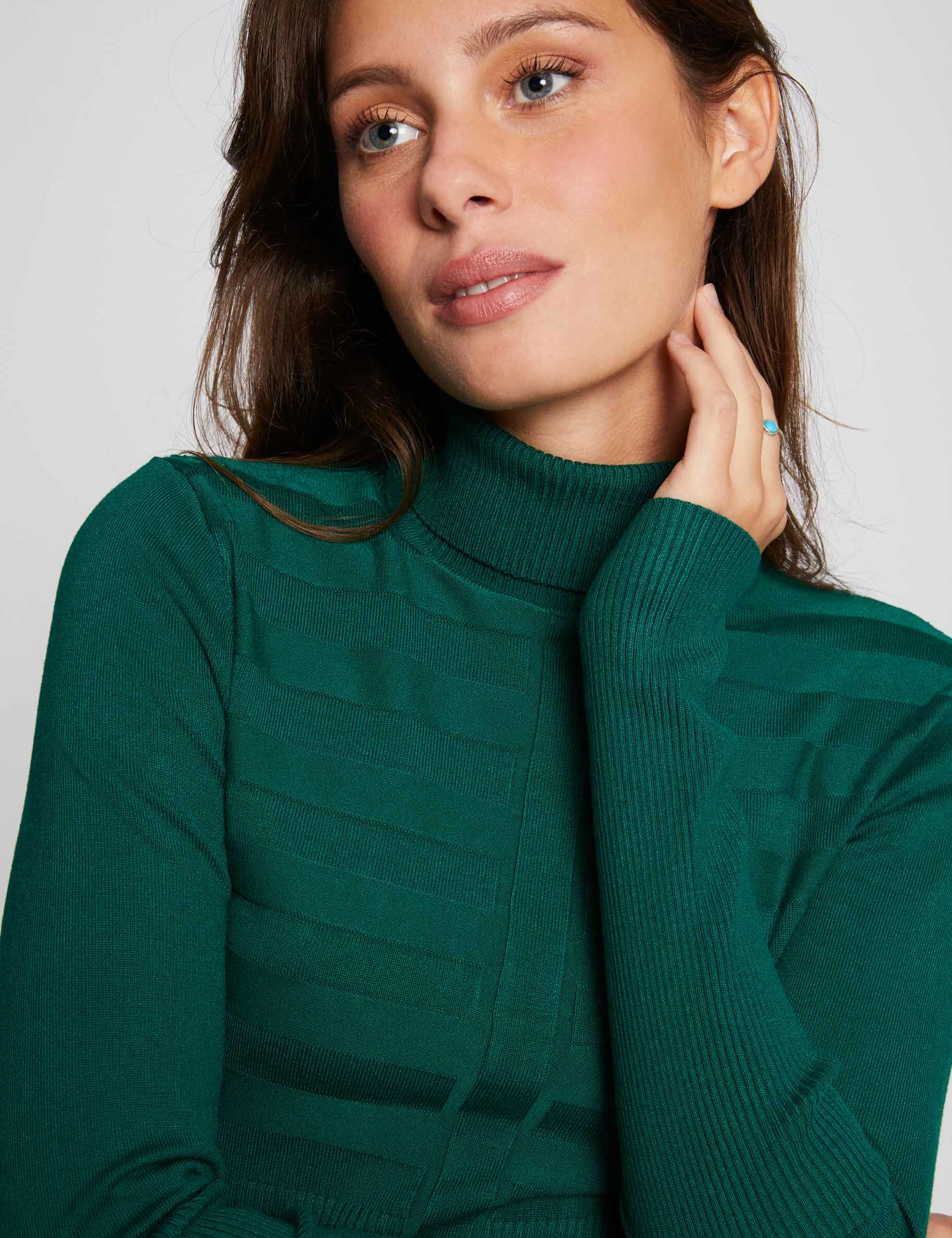 Pull manches longues col roulé vert femme