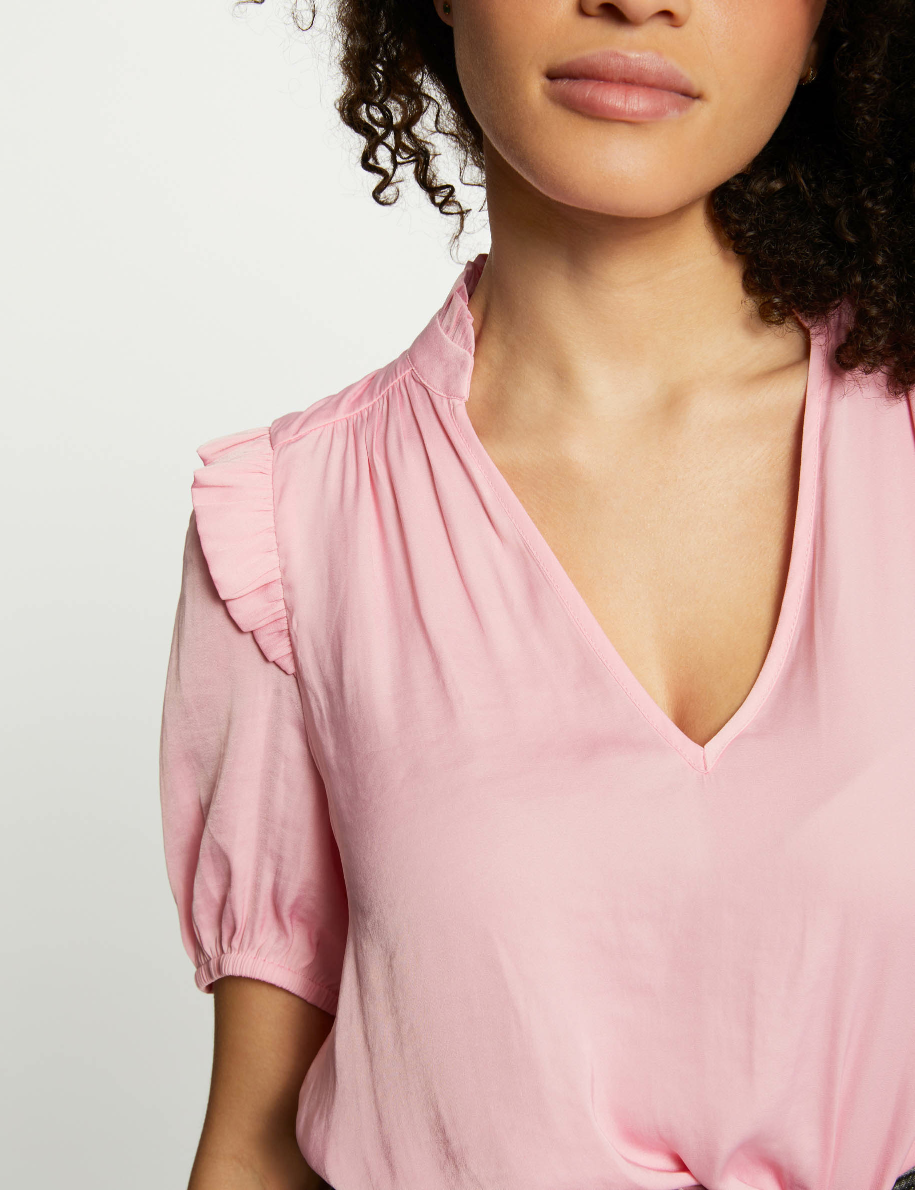 Blouse col en V à volants rose moyen femme