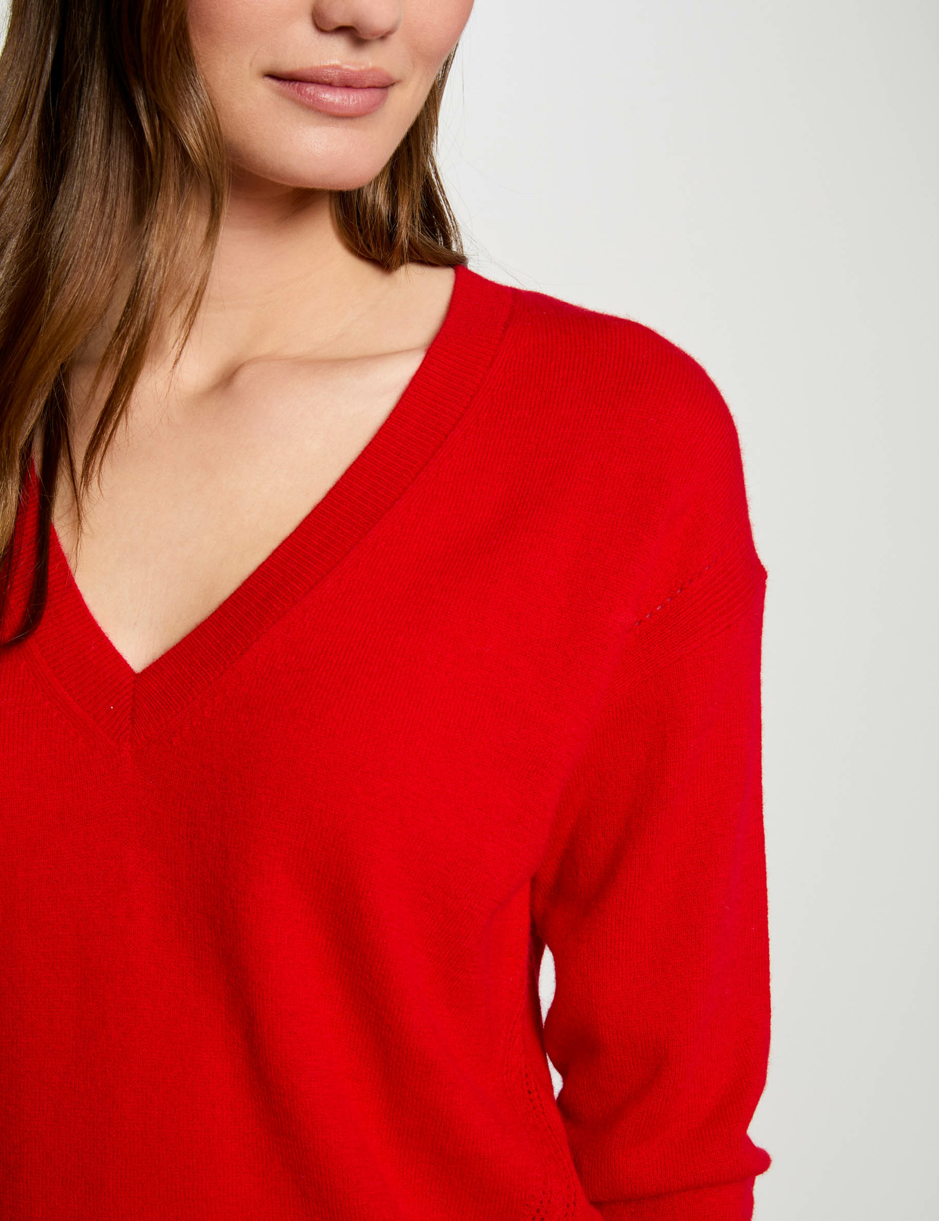 Pull col en V manches longues rouge femme