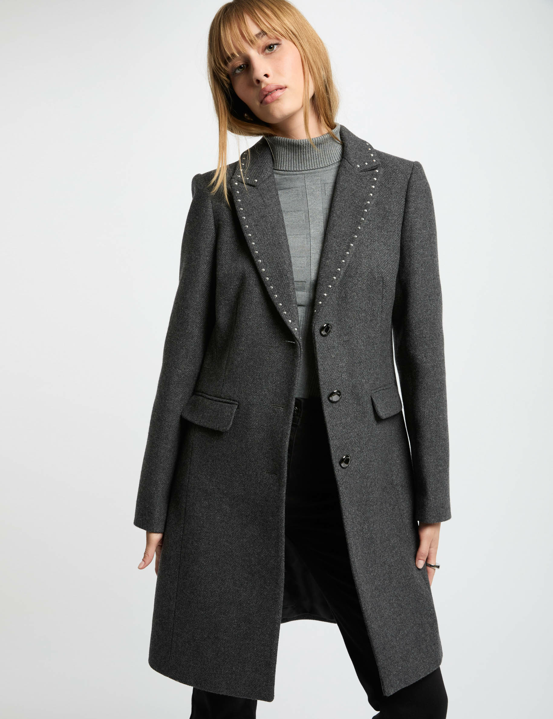 Manteau long avec clous gris clair femme