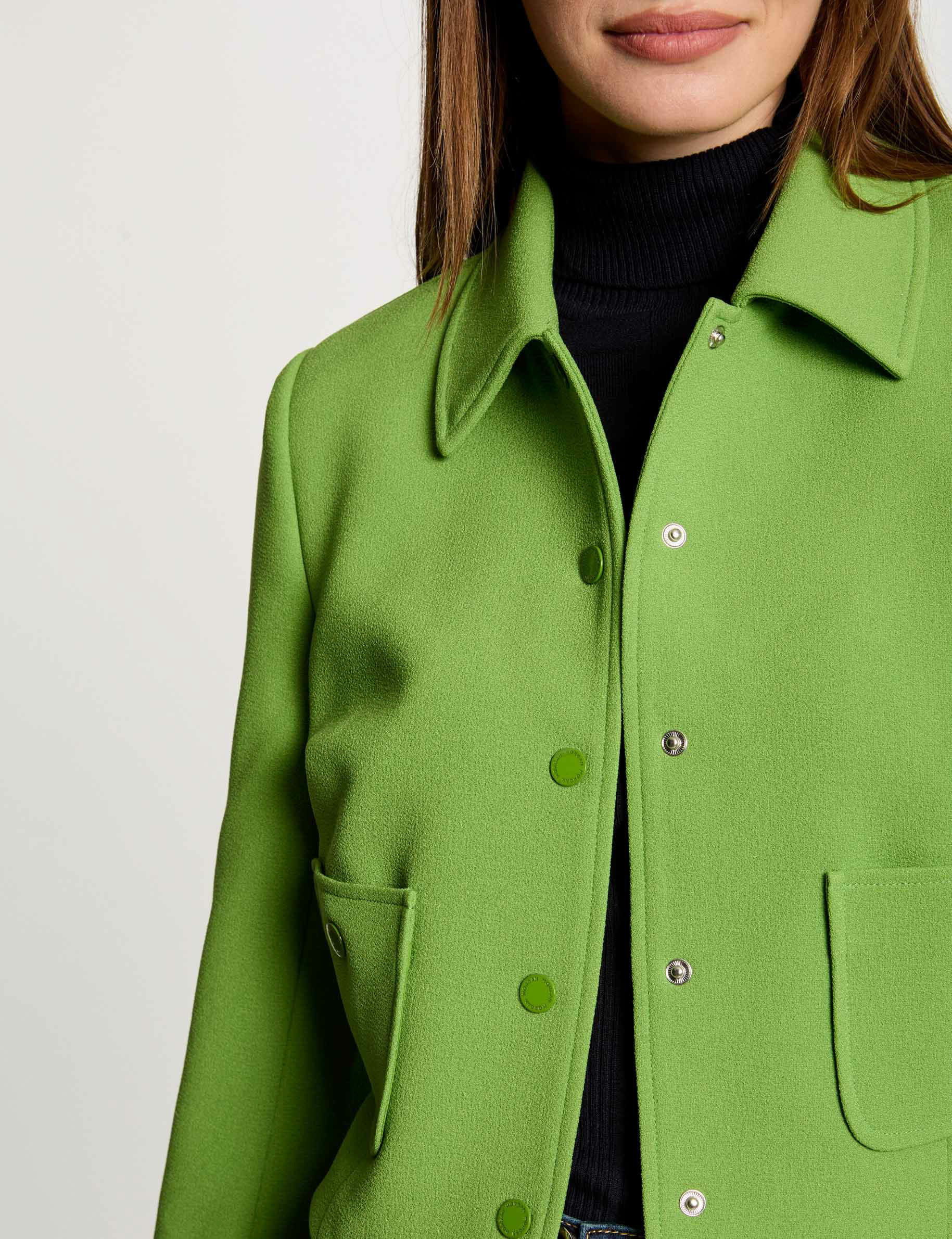 Kurze Jacke mit Knöpfen vert anis damen