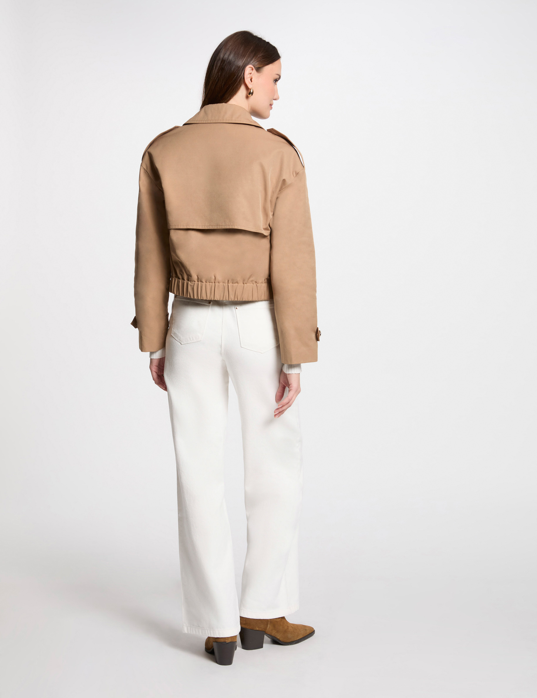 Trench court boutonné camel femme